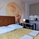 Flou 81, Parking & 700M Plaza