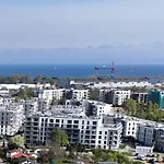 Flou 81, Parking & 700M Plaza