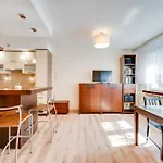 Orange By Oneapartments