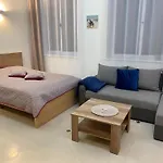 Golden Gate Apartment