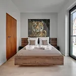 Symfonia Amazing River View Apartment By Downtown Apartments