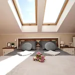 Mmrent Two-Story Apartment