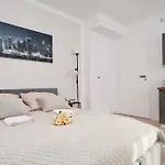 Mmrent Midtown Room
