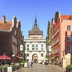 Urbannest Szafarnia 8