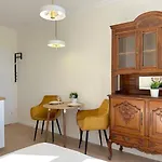 Seredino Navy Apartment- Modern Comfort In A Quiet Location, 5 Minutes To Gdansk Old Town & Seaside