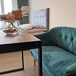 Flou Przystan Letnica 2, Noclegi Plaza 700M