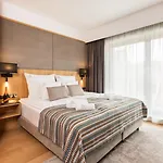 Apartments Deo Plaza I