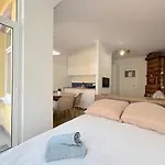 Seredino Blue Apartment- Modern Comfort In A Quiet Location, 5 Minutes To Gdansk Old Town & Seaside