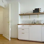 Seredino Green Apartment- Modern Comfort In A Quiet Location, 5 Minutes To Gdansk Old Town & Seaside
