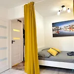 Honey Apartment- Cozy Retreat, 10 Minutes To Gdansk Old Town