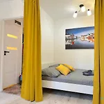 Honey Apartment- Cozy Retreat, 10 Minutes To Gdansk Old Town