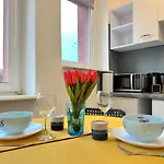 Honey Apartment- Cozy Retreat, 10 Minutes To Gdansk Old Town