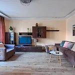 Central Apartments Sz7-66