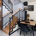 Dwupoziomowe Na Starym Miescie Two-Story Old Town Retreat