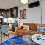 Chlebova - Riverside View Terrace, Free Parking, Gym & Kidsplay By Downtown Apartments
