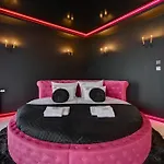 Hollywood Jacuzzi Suite By Downtown Apartments