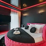 Hollywood Jacuzzi Suite By Downtown Apartments