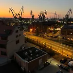 Crane Panorama Apartment