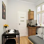 Mmrent Mona Lisa Studio
