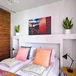 Urban Nest Group - Szafarnia 5
