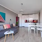 Urban Nest Group - Dluga Grobla 10