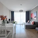 Urban Nest Group - Dluga Grobla 10