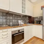 Sunny Apartment With Parking & Garden By Noclegi Renters