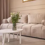 Glow Apartments - Apartment Dubaj Glamour, Ulica Dluga Old Town