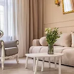 Glow Apartments - Apartment Dubaj Glamour, Ulica Dluga Old Town