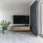 Apartmate- City View Comfy Apartment By The Sea & Free Gym