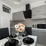 Raclawicka Modern Studio For 4 Guests Gdansk By Noclegi Renters