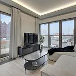 Waterlane River View Premium Spa, Pool & Gym By Downtown Apartments