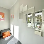Mmrent Mary\'S Room