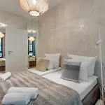 Scala Apartments City Center & Parking By Downtown Apartments