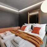 Scala Apartments City Center & Parking By Downtown Apartments