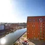 Marine Studio With Balcony And Parking By Tyzenhauz