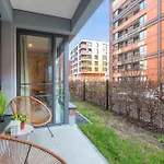 Doki Living - Foodhall & Parking By Downtown Apartments