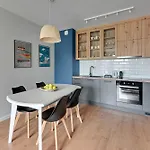 Chlebova - Riverside View Terrace, Free Parking, Gym & Kidsplay By Downtown Apartments