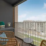 Chlebova - Riverside View Terrace, Free Parking, Gym & Kidsplay By Downtown Apartments