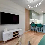 Chlebova - Riverside View Terrace, Free Parking, Gym & Kidsplay By Downtown Apartments
