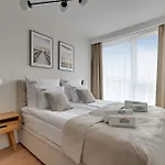 Chlebova - Riverside View Terrace, Free Parking, Gym & Kidsplay By Downtown Apartments