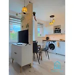 Honey Apartment- Cozy Retreat, 10 Minutes To Gdansk Old Town