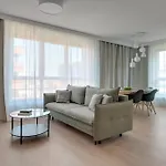 Doki Living - Foodhall & Parking By Downtown Apartments