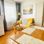 Cozy Studio Apartment Yellow In Gdansk Wrzeszcz