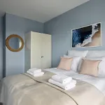 Lily Apart - Amber Expo And Stadium Apartment & Parking