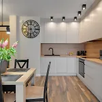 Letnica Seaside By Downtown Apartments