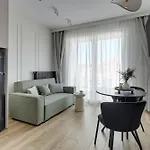 Zurawie - Food Hall, Parking & Stocznia By Downtown Apartments