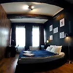 Happy 7 Hostel & Apartments