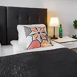 Six Suites, Old Town