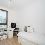 Chill Out Like A Local From Downtown Apt For 6 Parking